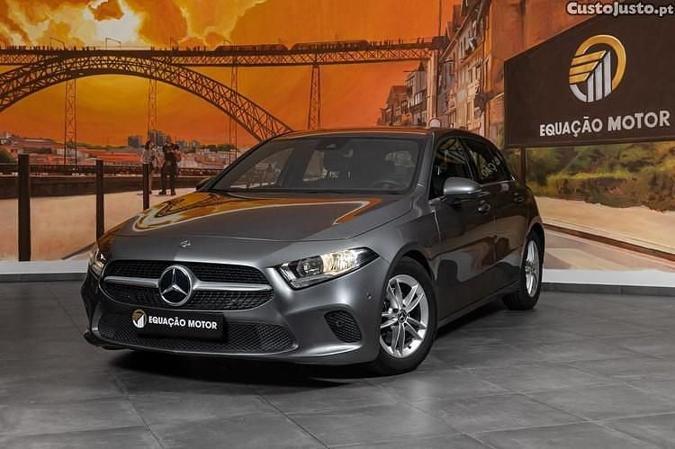 Cinza Usado 2020 Mercedes A160 Style Citadino | € 20.500 (Preço justo) - Imagem 1/1