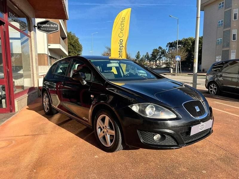 Usado Seat Leon 105 HP (77 kW) 2011 Preto Citadino