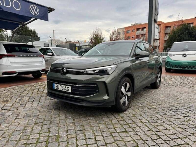 Verde Usado 2024 VW Tiguan SUV | € 46.900 - Imagem 1/4