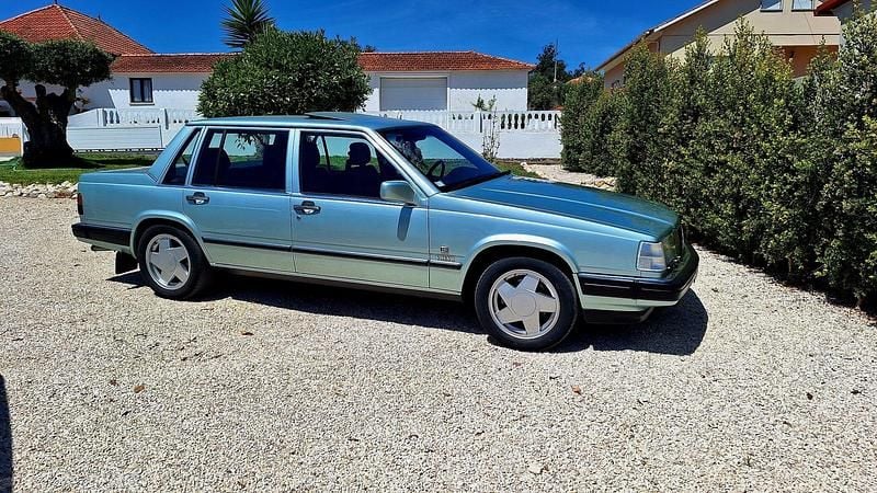 Usado Volvo 760 170 HP (125 kW) 1988 Cinza Sedan