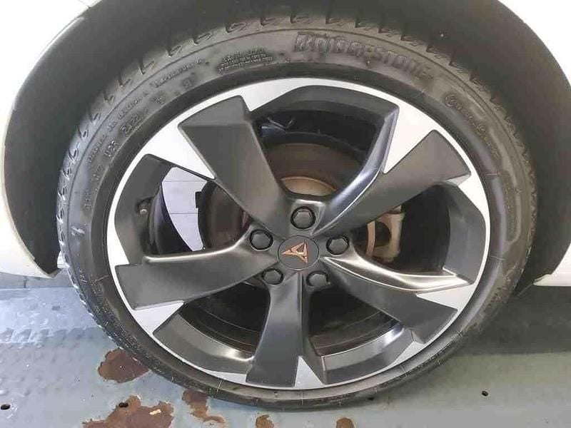 Usado Cupra Leon 204 HP (150 kW) 2022 Branco