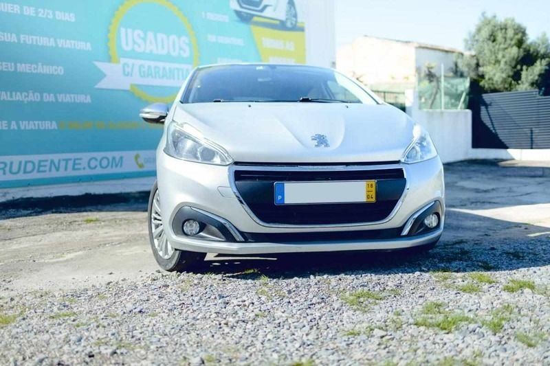 Cinzento Usado 2018 Peugeot 208 Citadino | € 8.750 (Preço justo) - Imagem 1/4