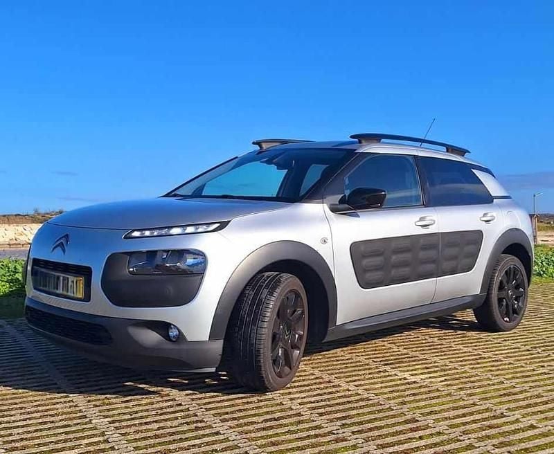 Cinzento Usado 2015 Citroën C4 Cactus PureTech Citadino | € 9.990 (Bom preço) - Imagem 1/1