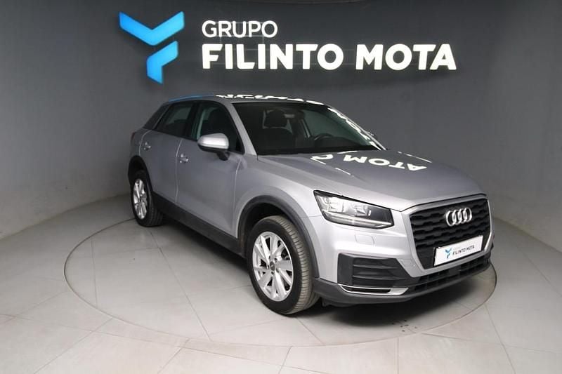 Usado Audi Q2 116 HP (85 kW) 2018 Cinzento SUV