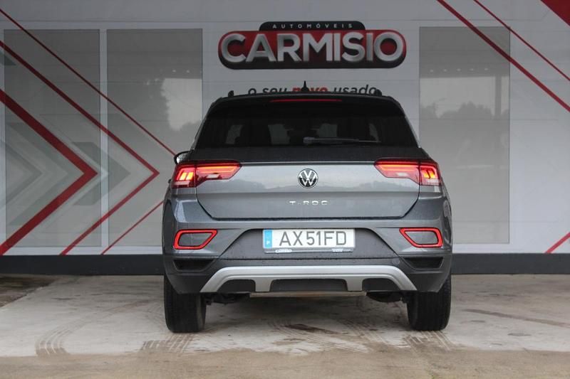 Usado VW T-Roc 110 HP (80 kW) 2023 Cinza SUV