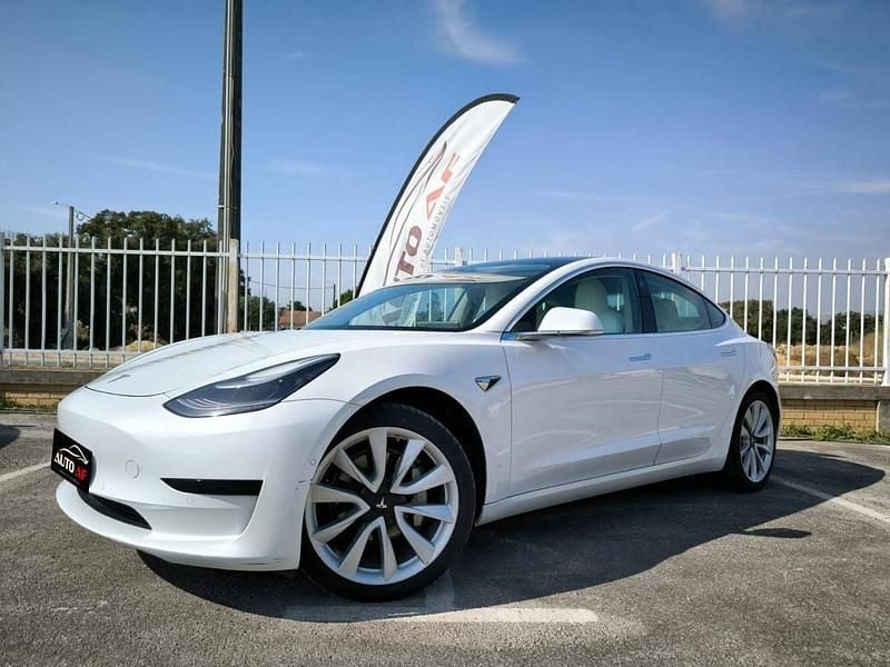 Branco Usado 2020 Tesla Model 3 Sedan | € 21.990 (Preço justo) - Imagem 1/4