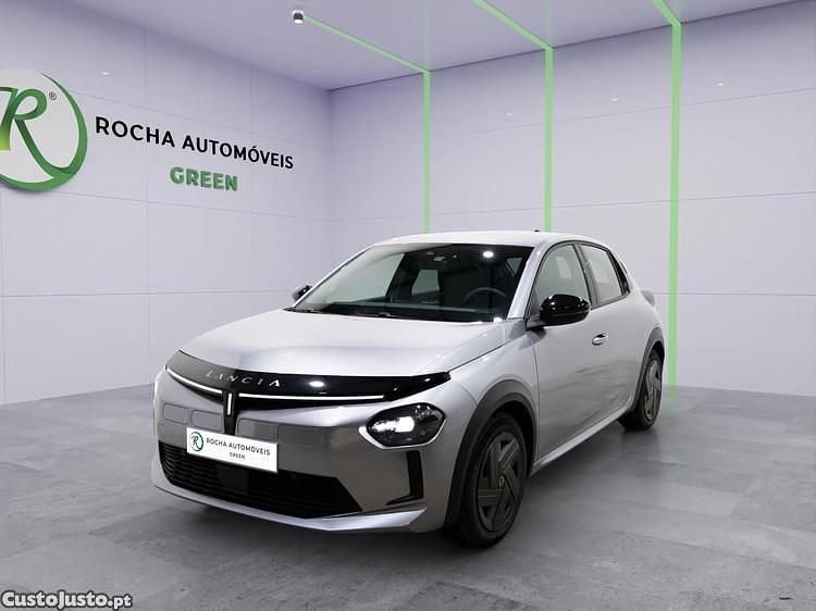 Cinza Usado 2024 Lancia Ypsilon Citadino | € 29.999 - Imagem 1/1