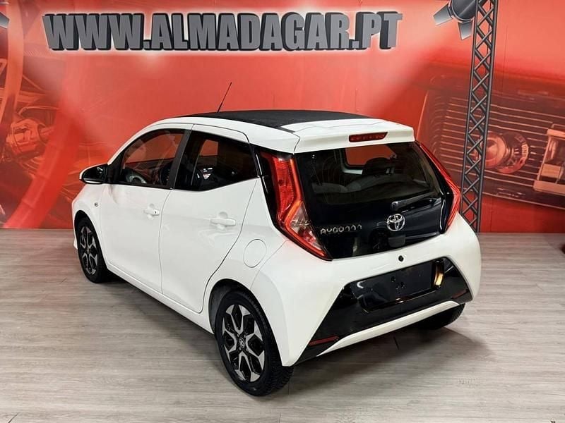 Usado Toyota Aygo X-play 72 HP (52 kW) 2019 Branco Citadino