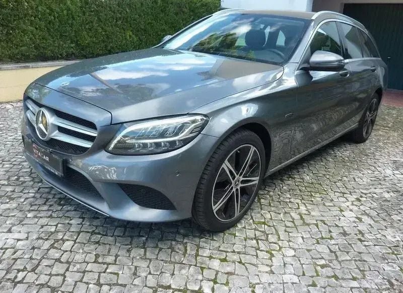 Usado Mercedes C300e Avantgarde 306 HP (225 kW) 2020 Cinzento Carrinha