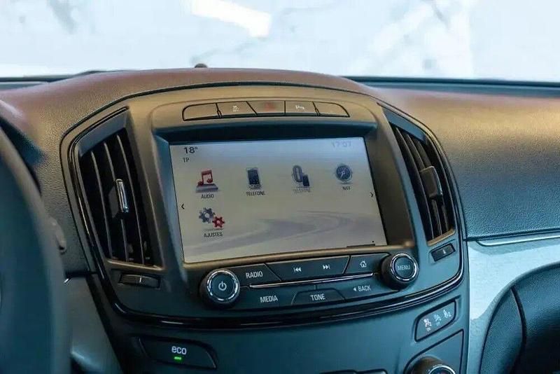 Usado Opel Insignia Cosmo 130 HP (95 kW) 2014 Amarelo Carrinha