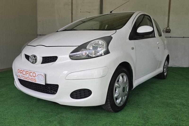Branco Usado 2010 Toyota Aygo Citadino | € 6.400 - Imagem 1/4