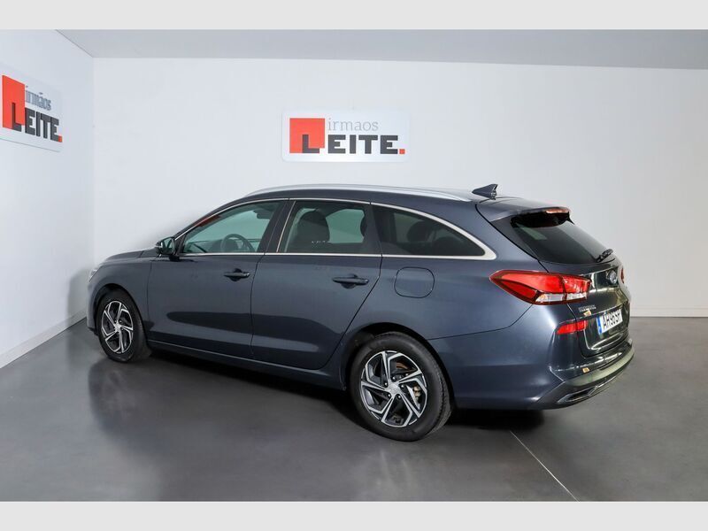 Usado Hyundai i30 Style 120 HP (88 kW) 2021 Amazon grey (metalizado) Carrinha