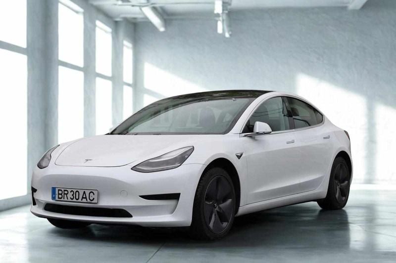 Branco Usado 2019 Tesla Model 3 Standard Range Plus Sedan | € 18.000 (Bom preço) - Imagem 1/4