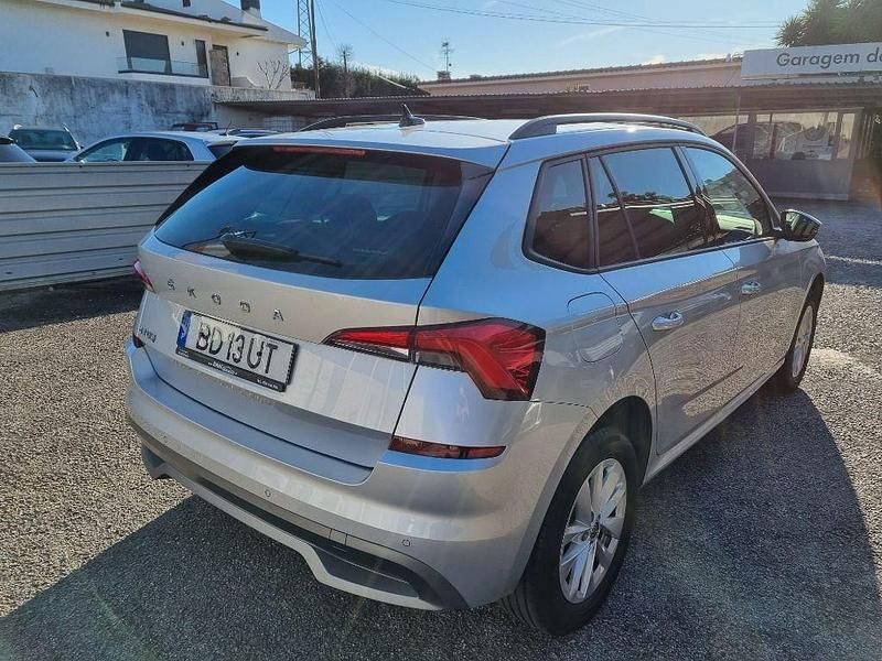 Usado Skoda Kamiq 111 HP (81 kW) 2023 Cinza claro  metálico SUV
