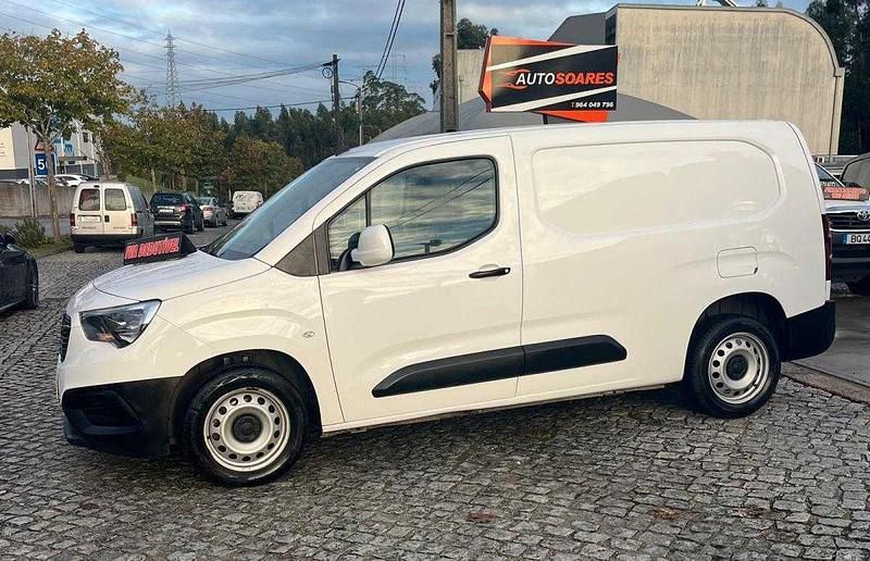 Usado Opel Combo 102 HP (75 kW) 2021 Branco Sedan