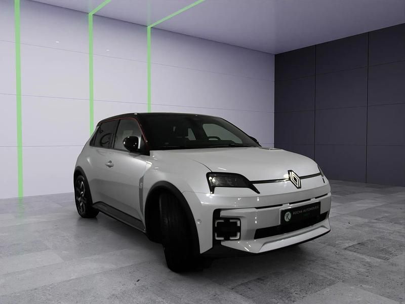 Usado Renault 5 E-Tech Komfort 110 kW (150 HP) 2025 Branco Sedan