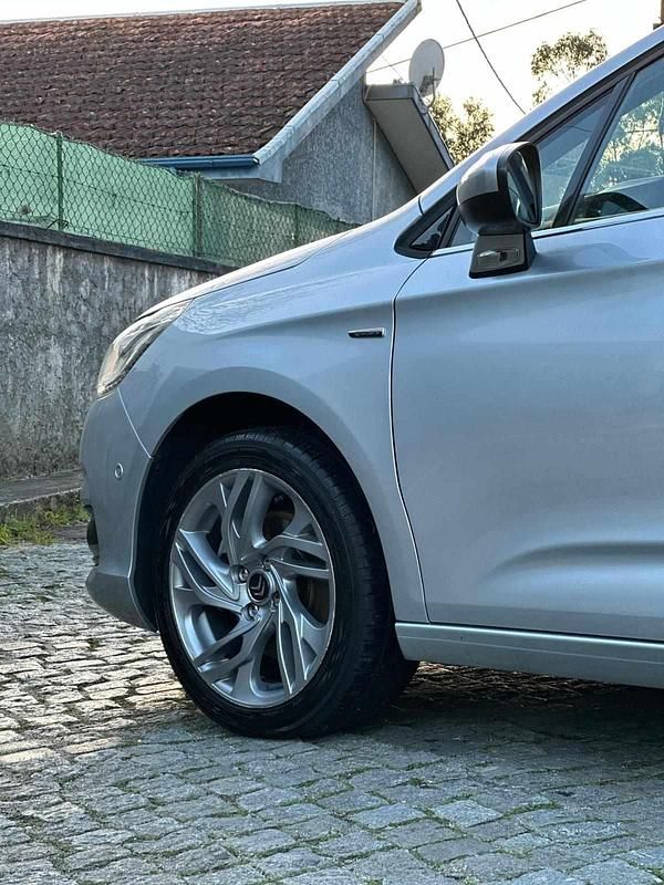 Usado Citroën C4 150 HP (110 kW) 2014 Cinzento Citadino