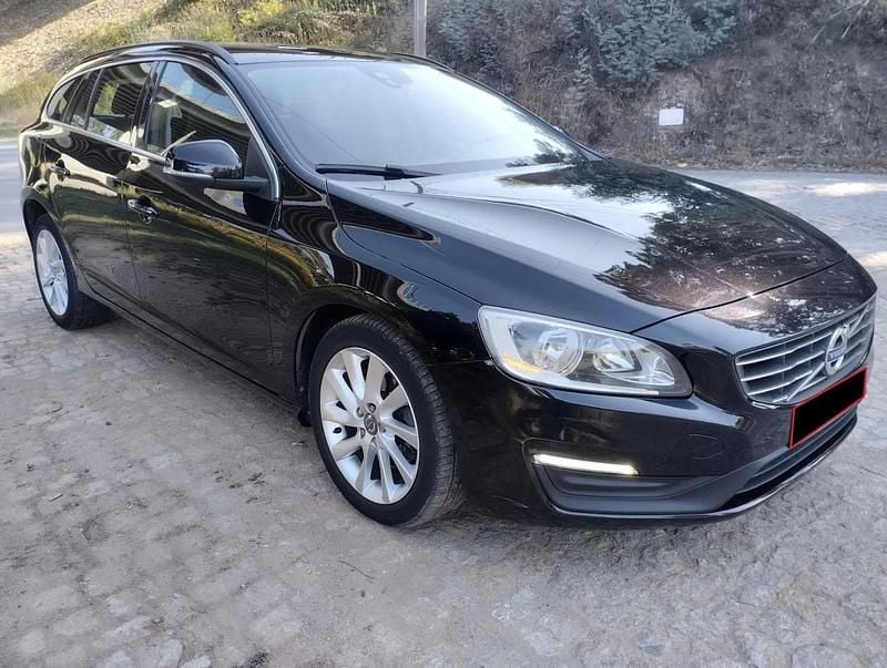 Preto Usado 2014 Volvo V60 Momentum Carrinha | € 10.999 (Preço justo) - Imagem 1/4