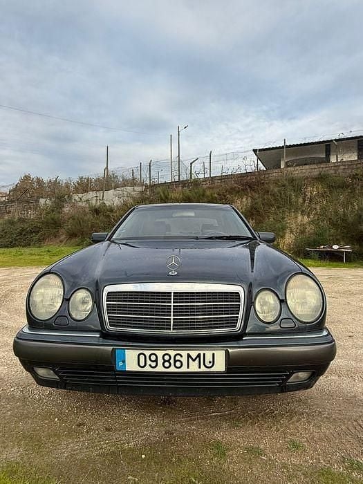 Usado 1999 Mercedes E220 Sedan | € 3.200 (Super Preço) - Imagem 1/4