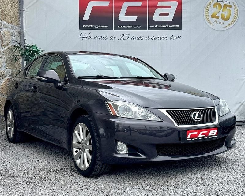 Cinza Usado 2009 Lexus IS220d Executive Line Sedan | € 7.490 - Imagem 1/4