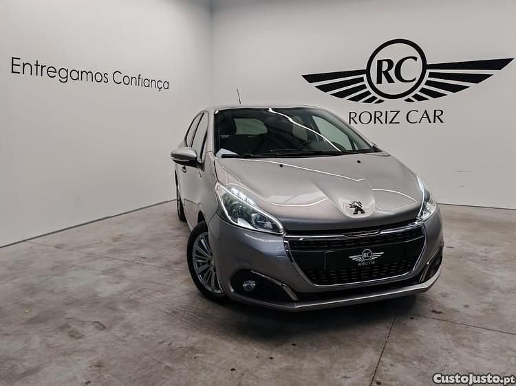Cinza Usado 2018 Peugeot 208 Signature Sky Citadino | € 11.300 (Preço justo) - Imagem 1/1