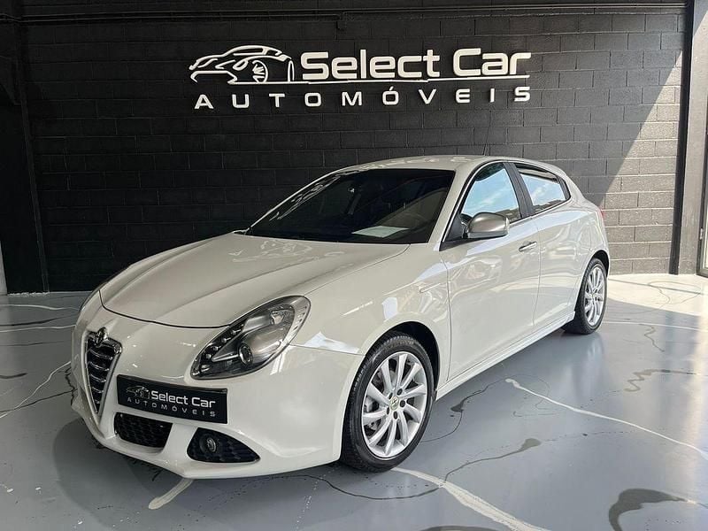 Branco Usado 2013 Alfa Romeo Giulietta Progression Citadino | € 6.950 - Imagem 1/4