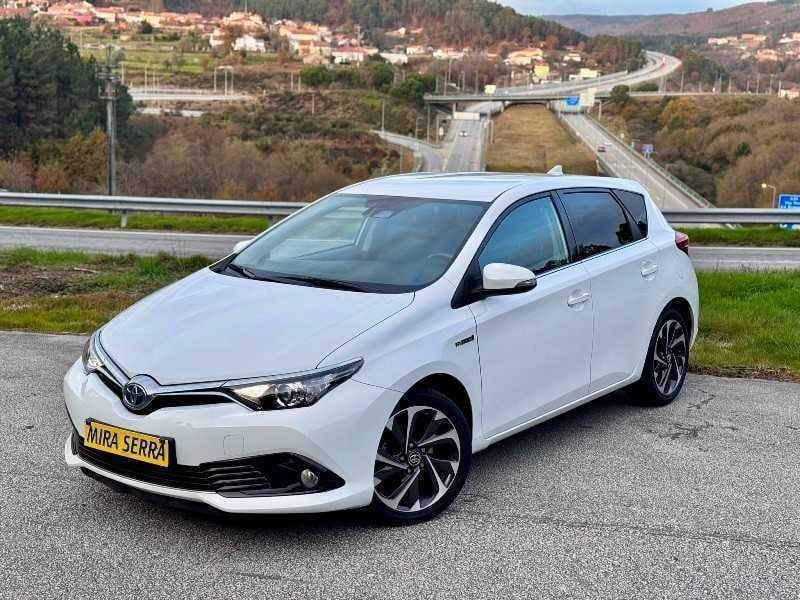Branco Usado 2018 Toyota Auris Hybrid Comfort | € 17.750 - Imagem 1/4