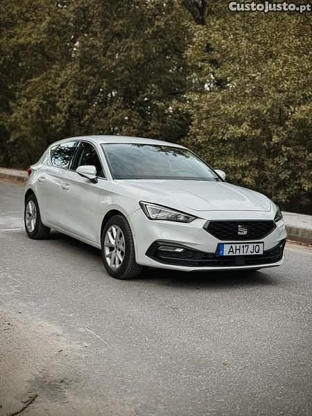 Branco Usado 2021 Seat Leon FR Citadino | € 19.900 (Preço justo) - Imagem 1/1