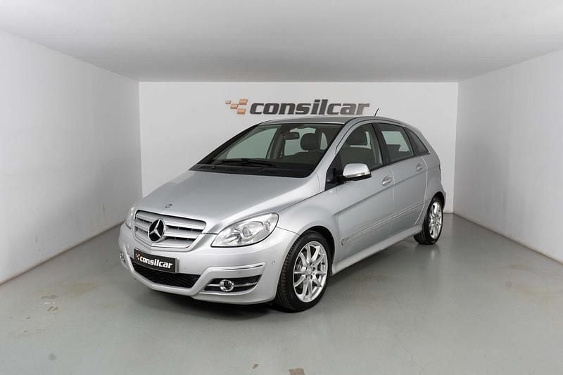 Cinza Usado 2009 Mercedes B200 Monovolume | € 9.980 - Imagem 1/4