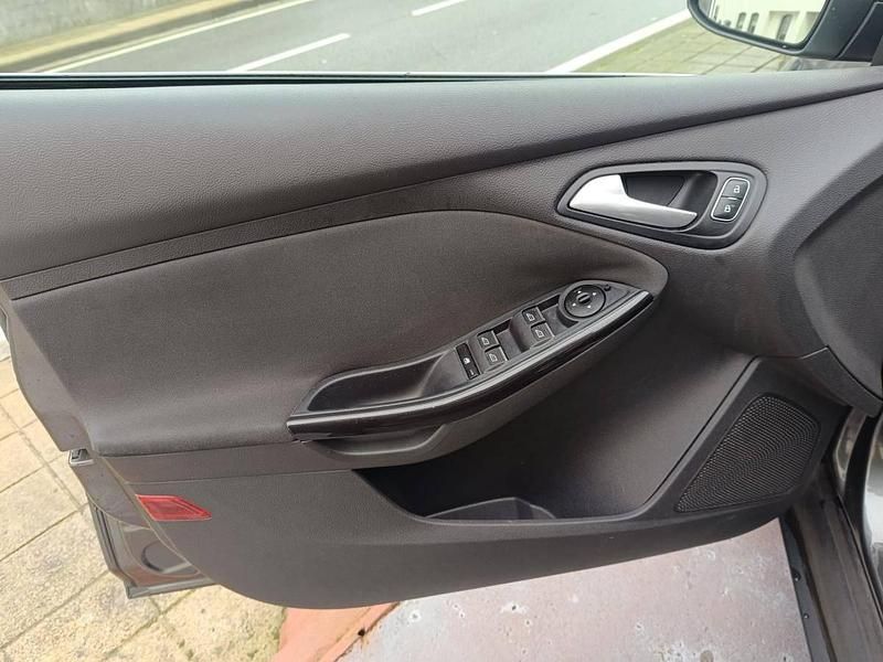 Usado Ford Focus ST-Line 125 HP (91 kW) 2016 Cinza