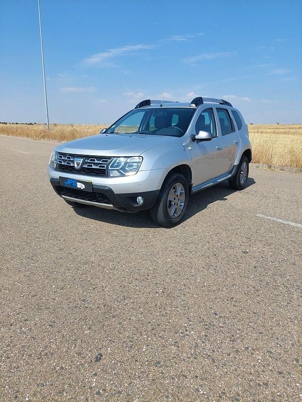Cinza Usado 2015 Dacia Duster Prestige SUV | € 12.997 (Preço justo) - Imagem 1/4