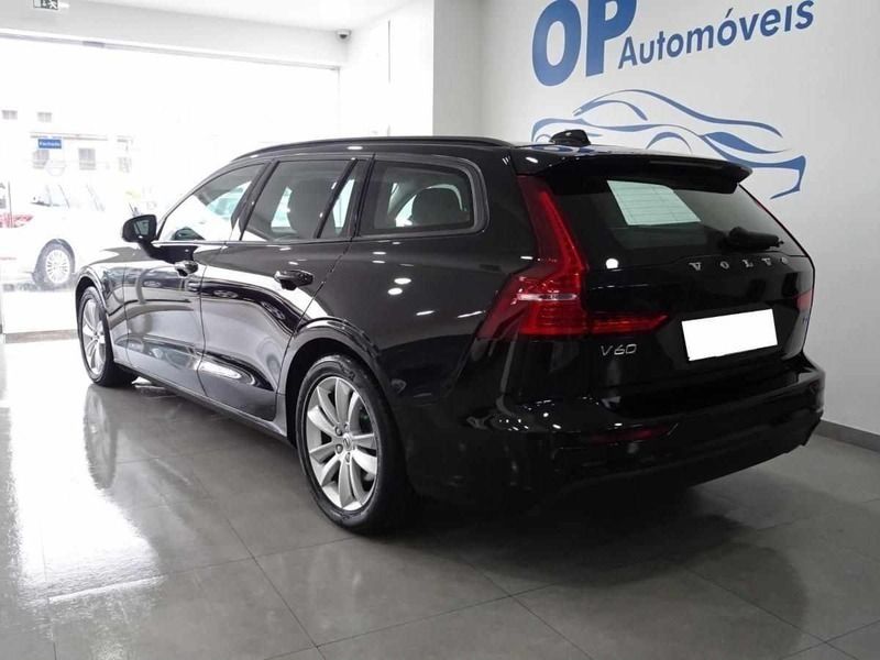Usado Volvo V60 Momentum 150 HP (110 kW) 2019 Preto Carrinha