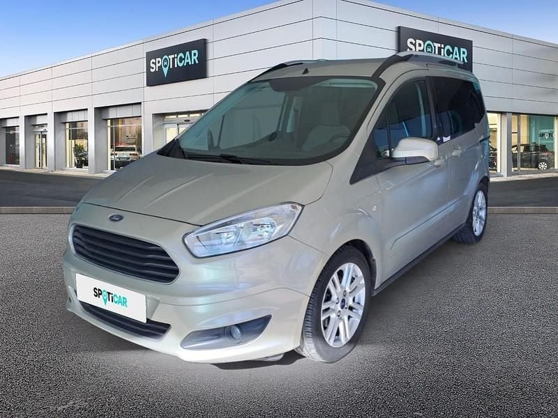 Cinza Usado 2018 Ford Tourneo Courier Titanium Monovolume | € 14.900 - Imagem 1/4