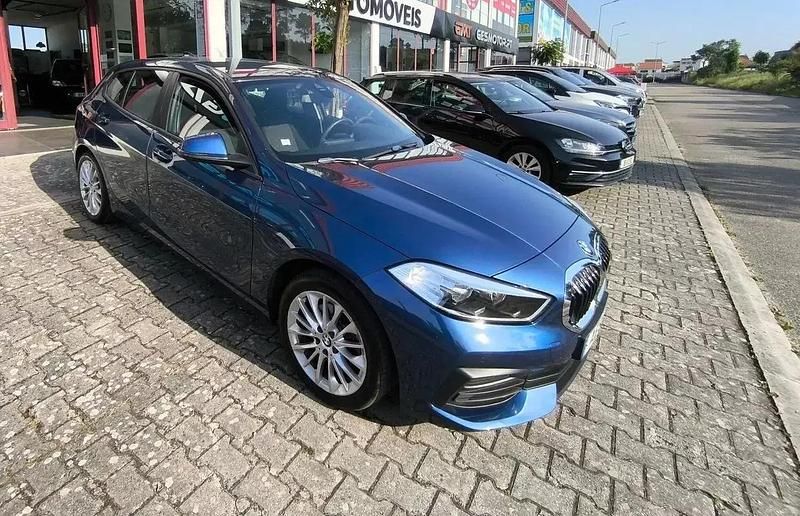 Azul Usado 2021 BMW 116 Advantage Citadino | € 21.900 (Preço justo) - Imagem 1/4