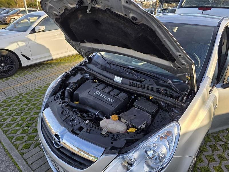 Usado Opel Corsa 75 HP (55 kW) 2008 Sedan