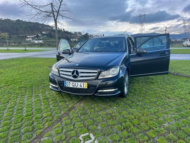 Usado Mercedes C180 120 HP (88 kW) 2011 Preto Carrinha
