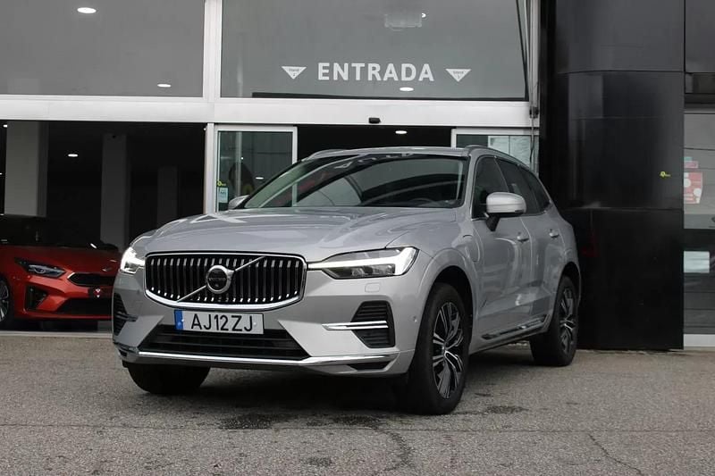 Usado Volvo XC60 Inscription 341 HP (250 kW) 2021 Cinza prata SUV