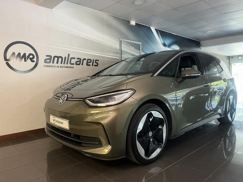 Verde Usado 2024 VW ID.3 Pro Citadino | € 33.900 (Preço elevado) - Imagem 1/4