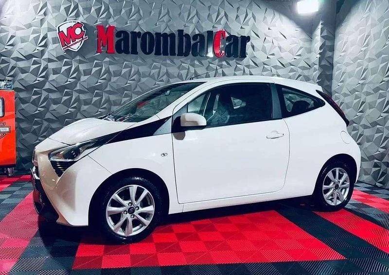 Usado Toyota Aygo X-play 72 HP (52 kW) 2020 Branco Citadino