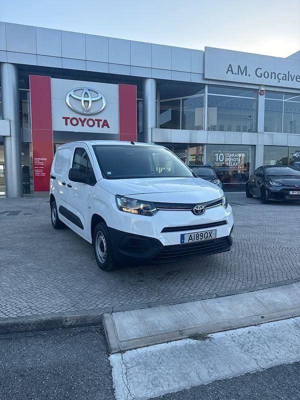 Branco Usado 2021 Toyota Proace Monovolume | € 15.500 (Preço justo) - Imagem 1/4