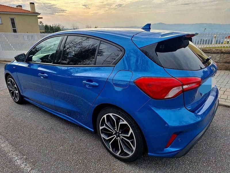 Usado 2020 Ford Focus ST-Line Sedan | € 17.500 - Imagem 1/4