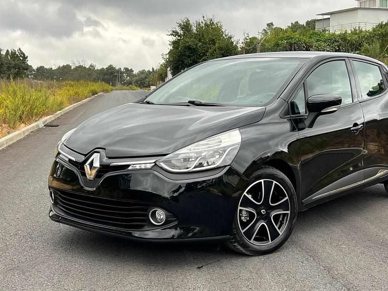 Usado Renault Clio IV 90 HP (66 kW) 2015 Preto Citadino