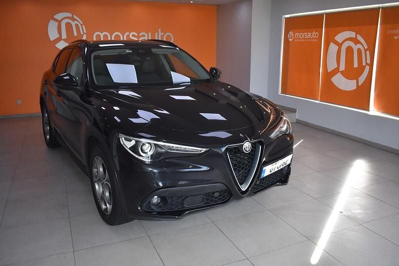 Usado Alfa Romeo Stelvio Super 210 HP (154 kW) 2018 Preto SUV