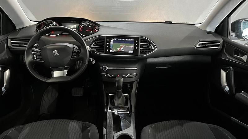 Usado Peugeot 308 Allure 120 HP (88 kW) 2017 Preto