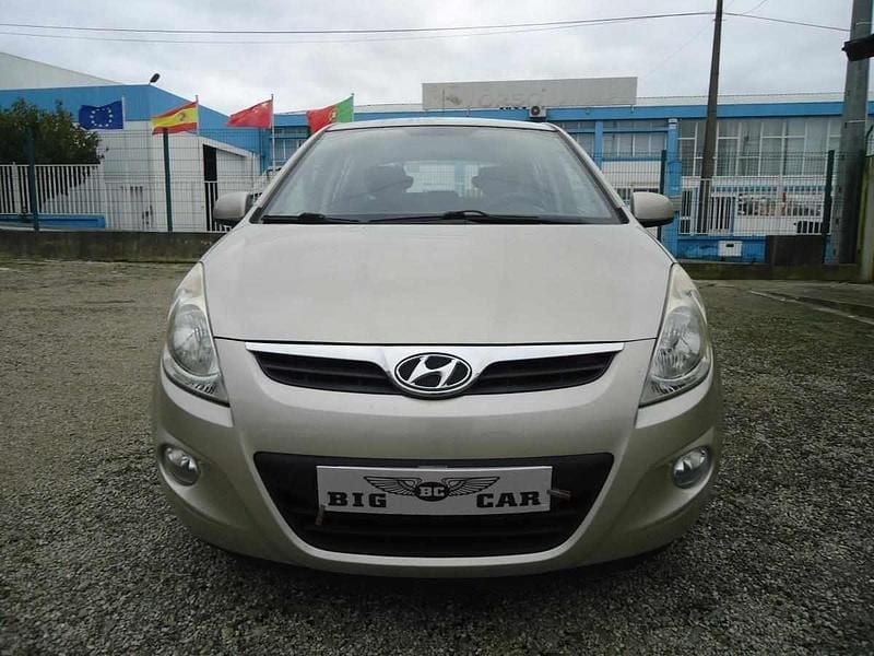 Cinzento Usado 2012 Hyundai i20 | € 4.950 - Imagem 1/4