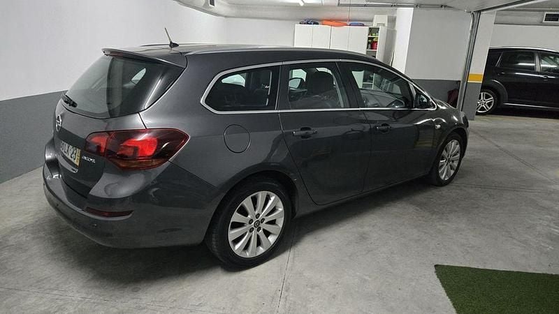 Usado 2011 Opel Astra Sport Sedan | € 5.500 (Preço justo) - Imagem 1/4
