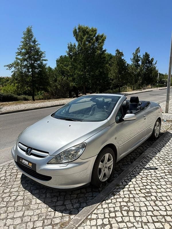 Cinza Usado 2003 Peugeot 307 CC Cabrios | € 3.990 - Imagem 1/4