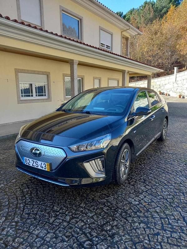 Preto Usado 2020 Hyundai Ioniq Citadino | € 13.300 (Preço justo) - Imagem 1/4