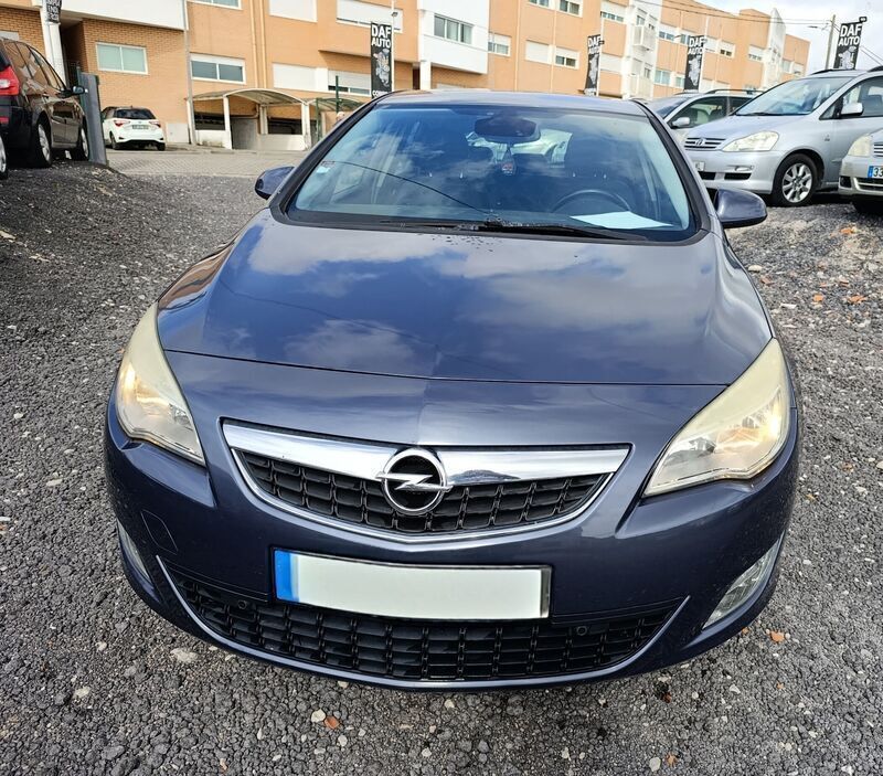 Azul Usado 2010 Opel Astra Cosmo Citadino | € 6.950 (Preço justo) - Imagem 1/4