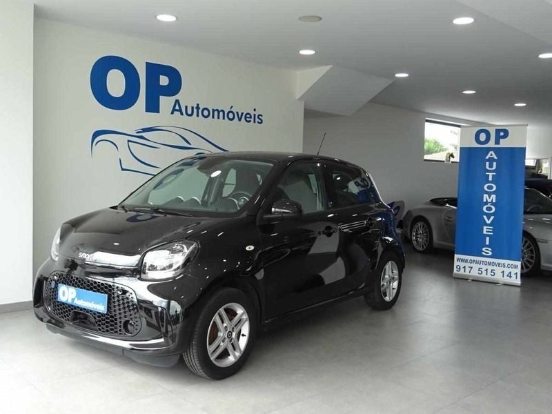 Preto Usado 2021 Smart ForFour Electric Drive Passion Sedan | € 16.900 - Imagem 1/4